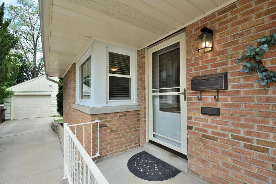122 N Maple TERRACE, Oconomowoc, WI 53072 - #2