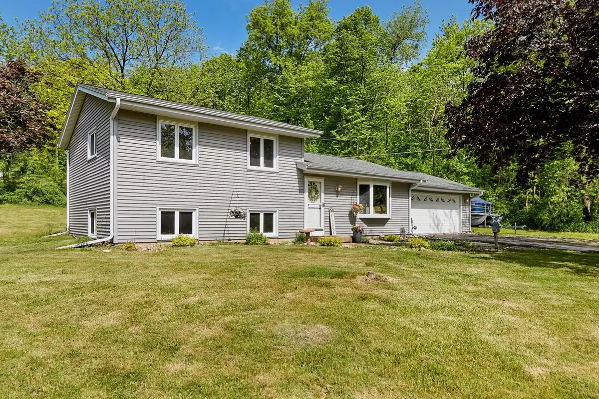 W278S8705 Lookout LANE, Mukwonago, WI 53149 - #1
