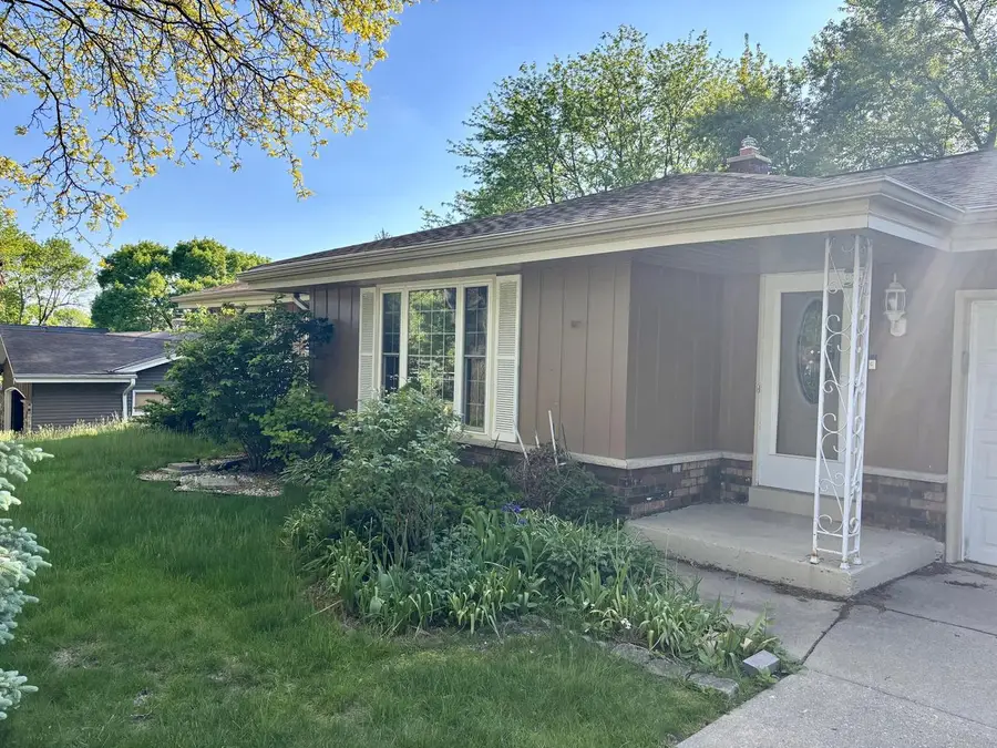 506 Cheyenne DRIVE, Waukesha, WI 53188 - #2