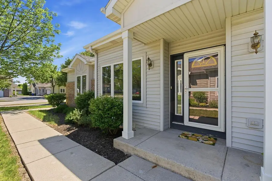 4650 S Forest Point BOULEVARD, New Berlin, WI 53151 - #2