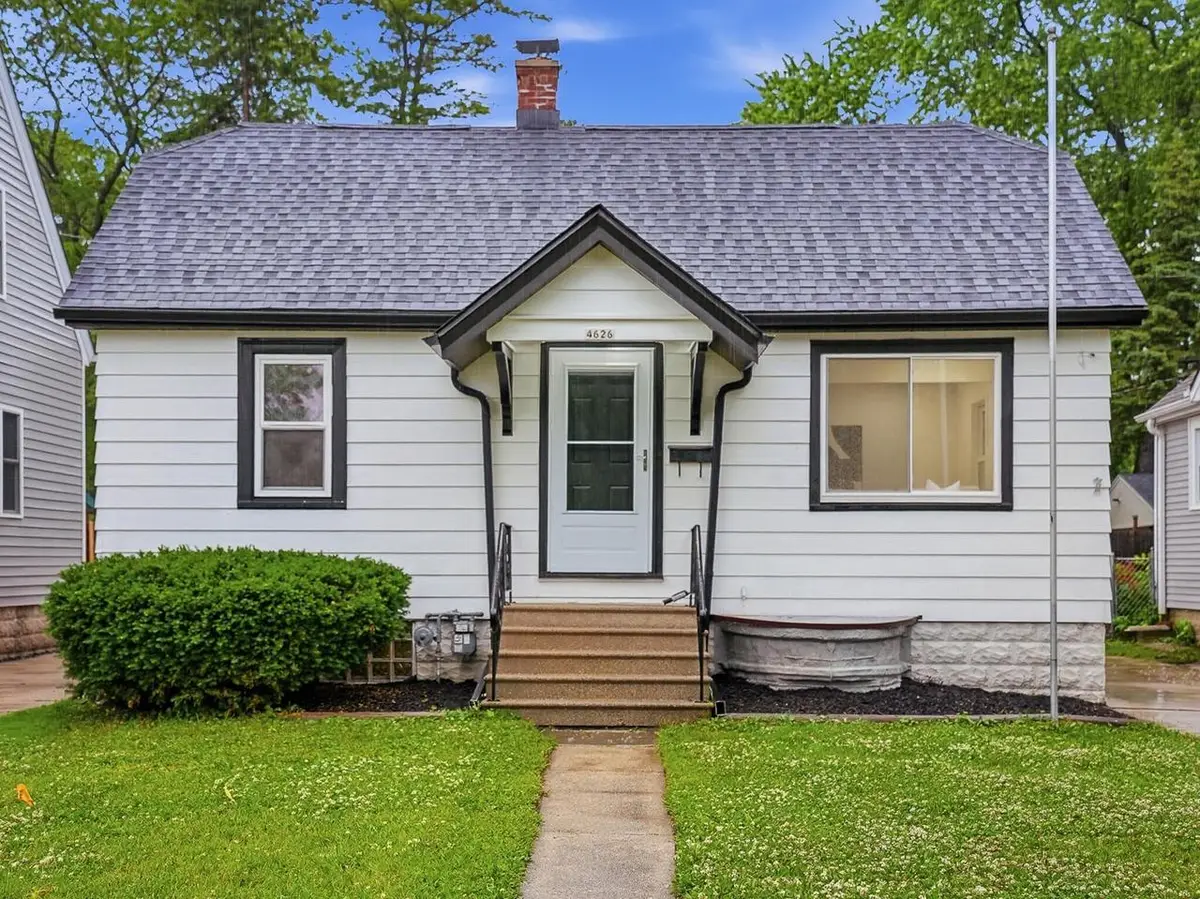 4626 N River Park BOULEVARD, Milwaukee, WI 53209 - #1