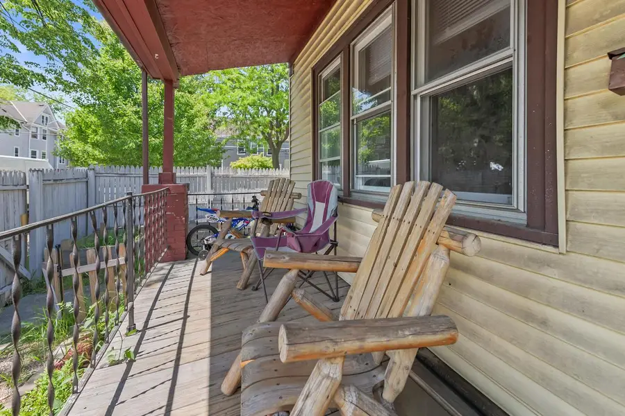 1006 E Land PLACE, Milwaukee, WI 53202 - #2