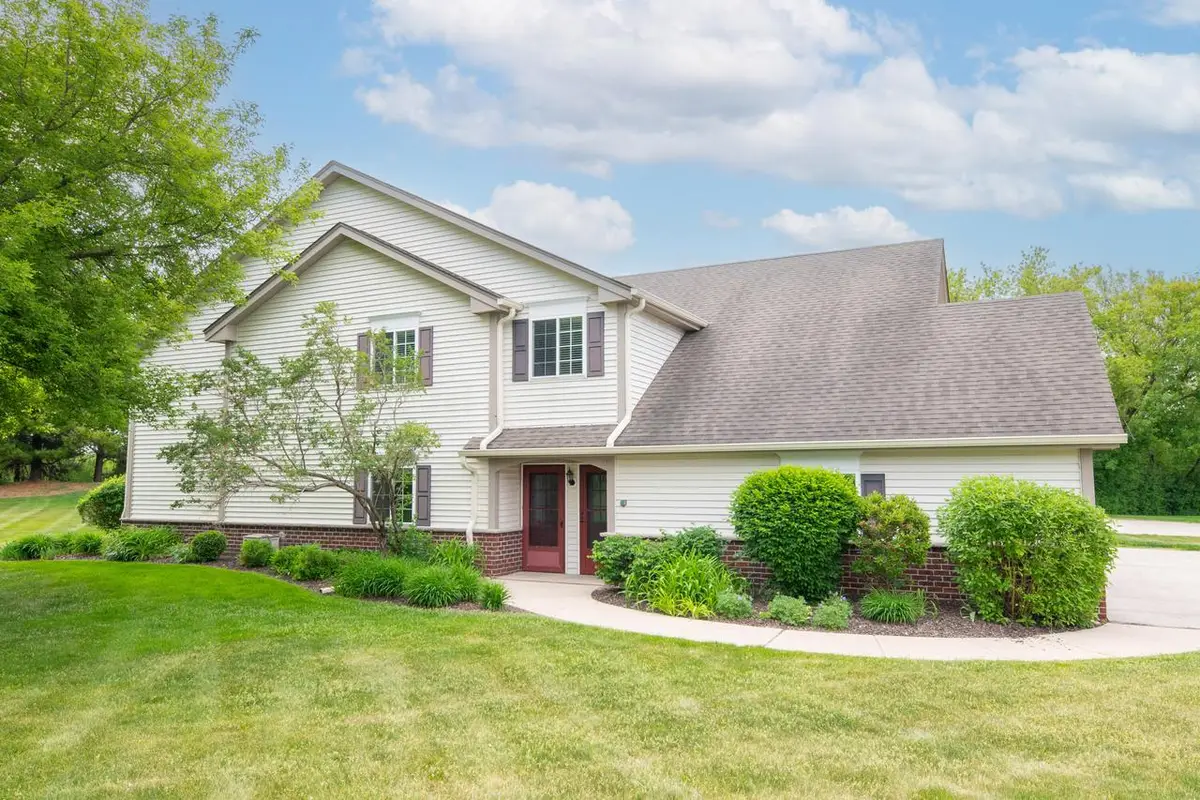 652 Pewaukee ROAD #A, Pewaukee, WI 53072 - #1