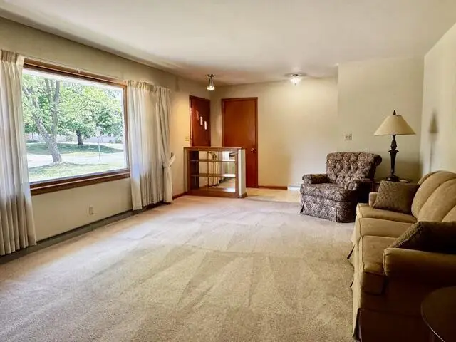 921 Robins LANE, Mukwonago, WI 53149 - #2