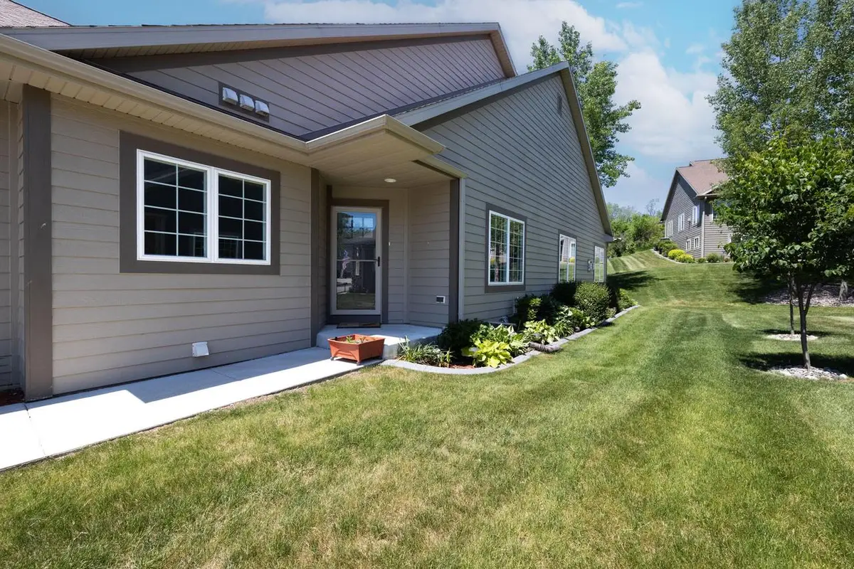 248 Lower Woodford CIRCLE #17, West Bend, WI 53090 - #1