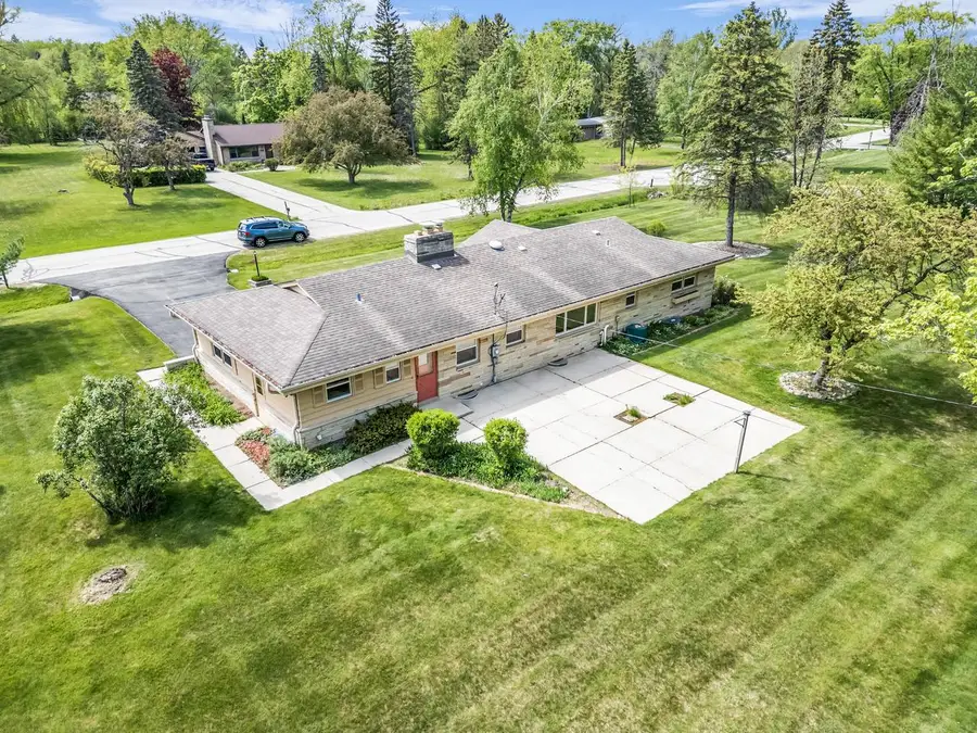 11240 N Valley DRIVE, Mequon, WI 53092 - #2