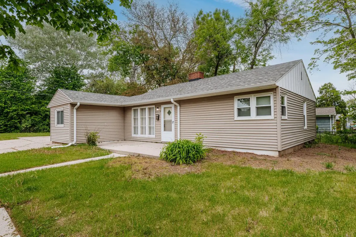 6304 W Nash STREET, Milwaukee, WI 53216 - #1