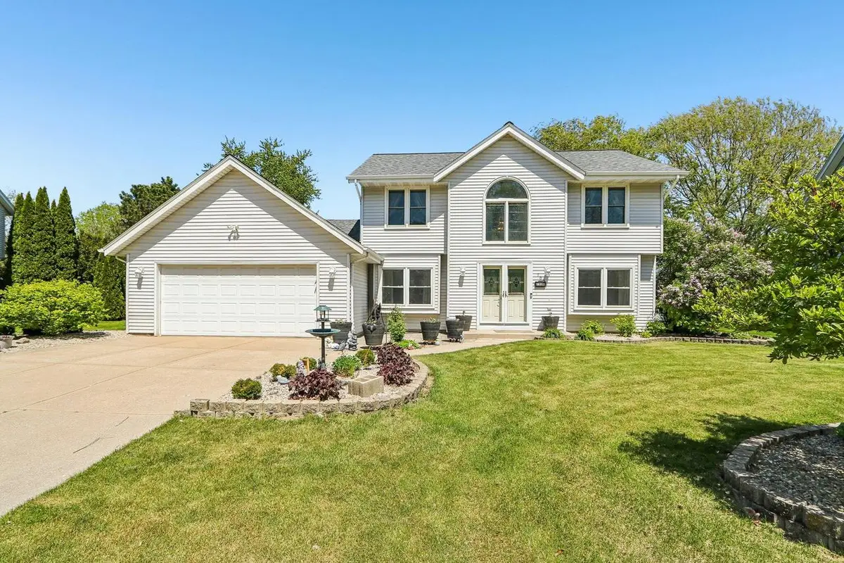 700 E Hobby LANE, Oak Creek, WI 53154 - #1