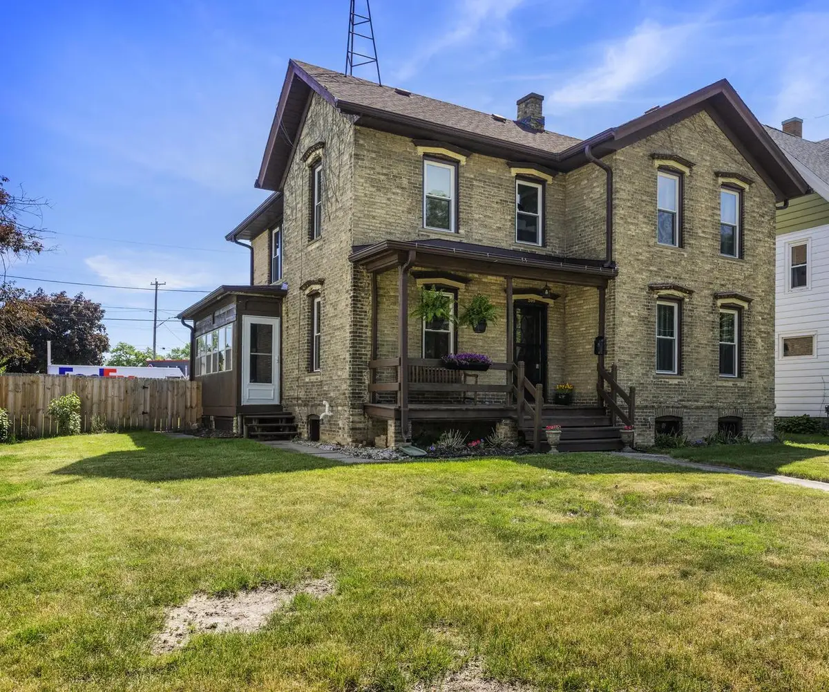 209 College AVENUE, Watertown, WI 53094 - #1