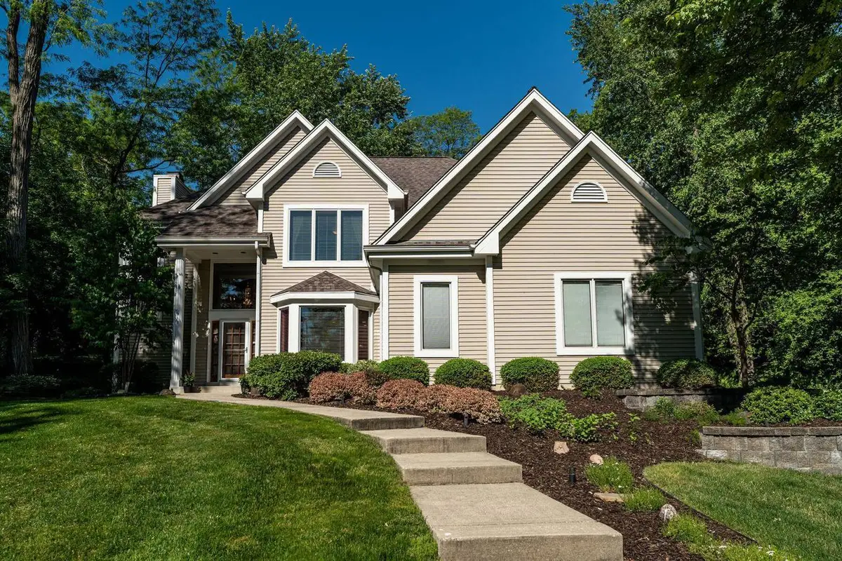 W305N2373 Maple AVENUE, Pewaukee, WI 53072 - #1