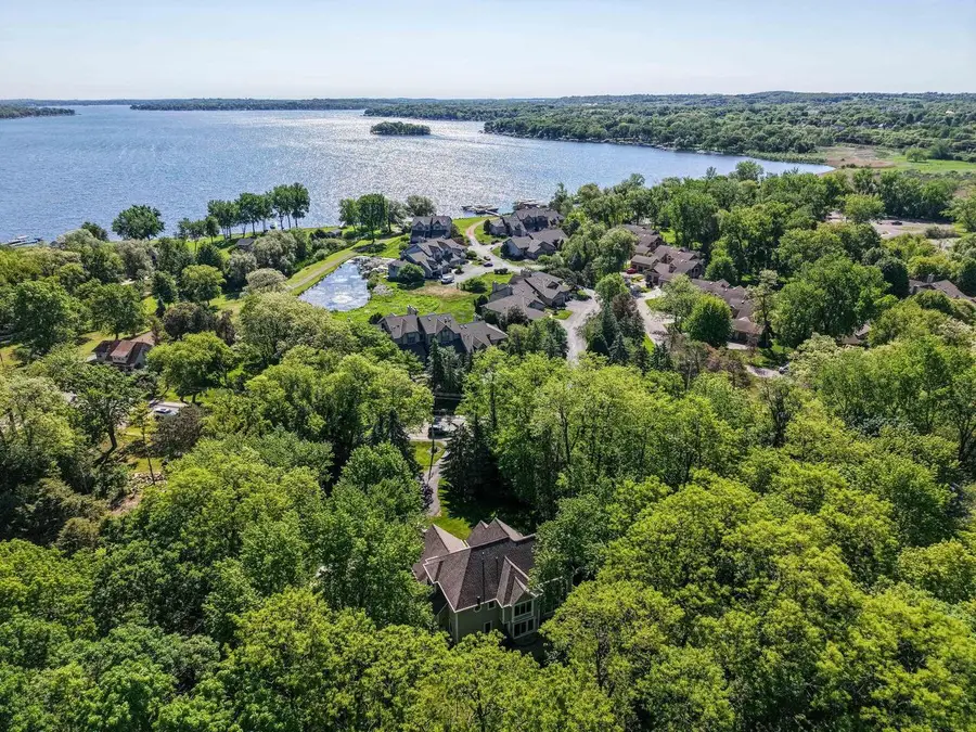 W305N2373 Maple AVENUE, Pewaukee, WI 53072 - #2