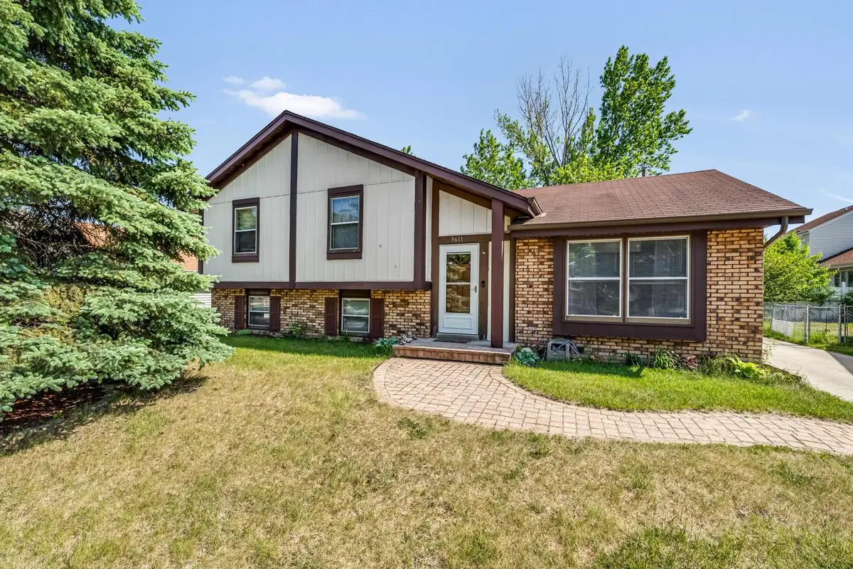 9611 W Darnel AVENUE, Milwaukee, WI 53224 - #1