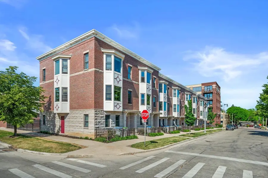 220 E Reservoir AVENUE, Milwaukee, WI 53212 - #2