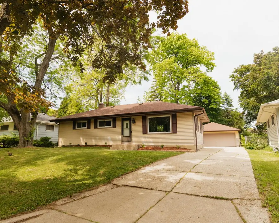 3820 W Iona TERRACE, Milwaukee, WI 53221 - #2