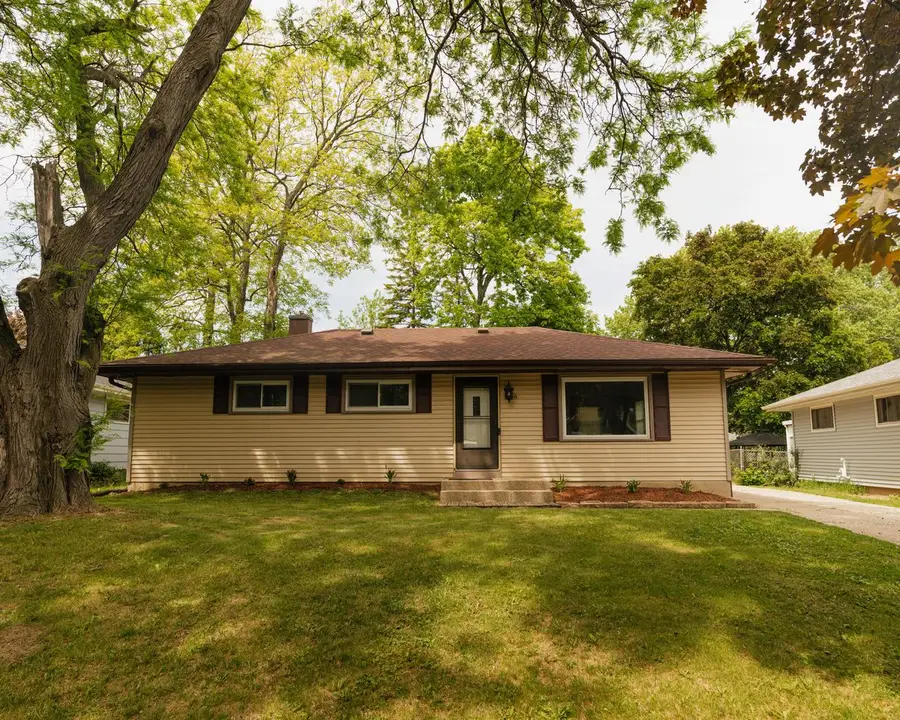 3820 W Iona TERRACE, Milwaukee, WI 53221 - #3