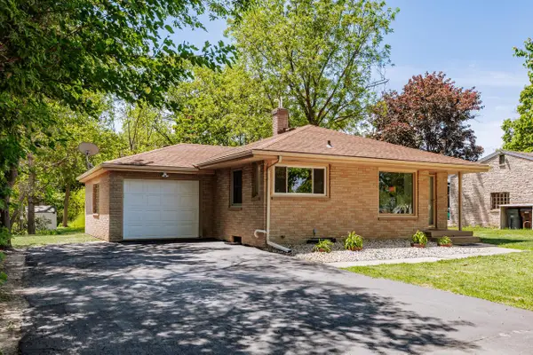 3049 Clayton AVENUE, East Troy, WI 53120