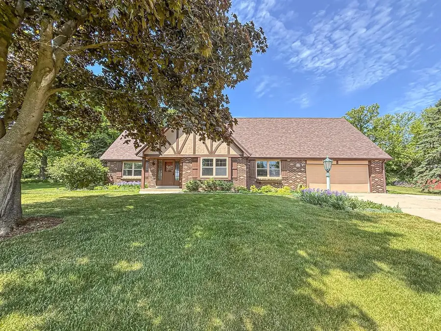 W274N4237 Clara COURT, Pewaukee, WI 53072 - #2