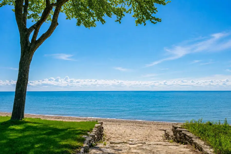 7954 N BEACH DRIVE, Milwaukee, WI 53217 - #3