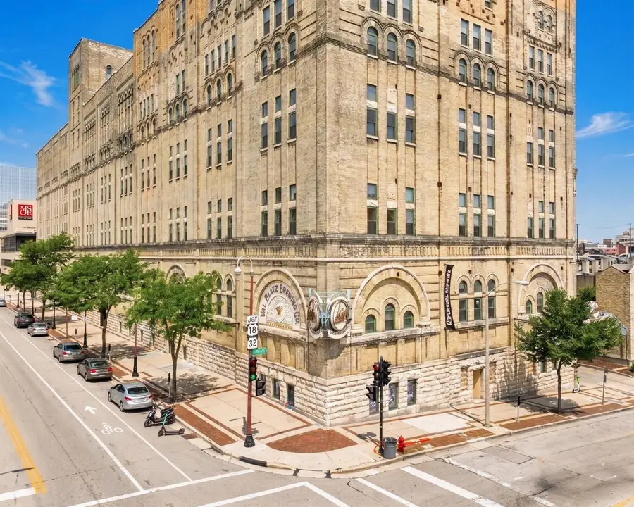 270 E Highland AVENUE #111, Milwaukee, WI 53202 - #2