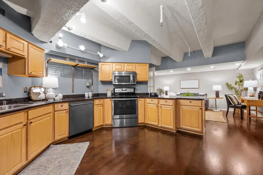 270 E Highland AVENUE #111, Milwaukee, WI 53202 - #3