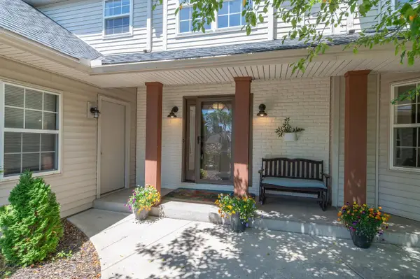 412 E Red Pine CIRCLE, Dousman, WI 53118