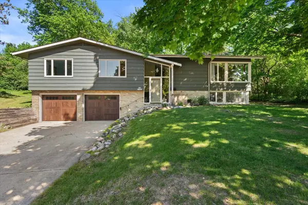 N89W17089 Highland COURT, Menomonee Falls, WI 53051