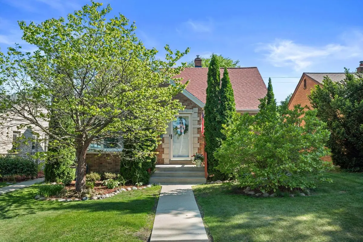 3321 W Oklahoma AVENUE, Milwaukee, WI 53215 - #1