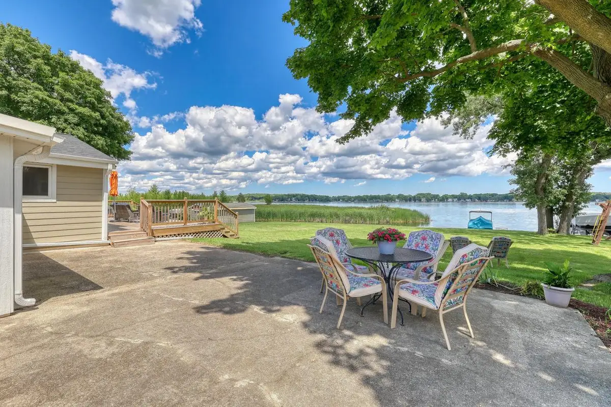 2818 Peninsula AVENUE, Delafield, WI 53018 - #1