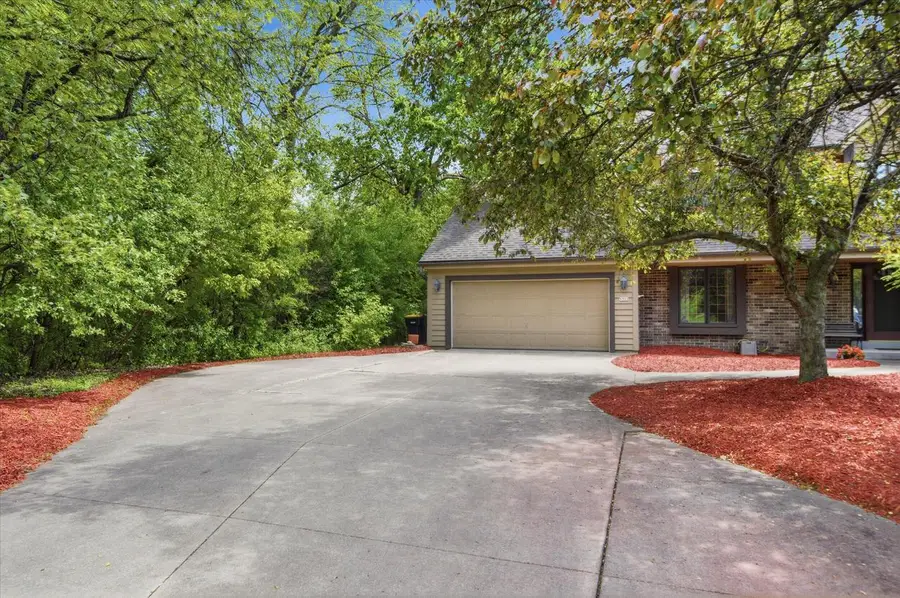 5321 W Woodland DRIVE, Brown Deer, WI 53223 - #3