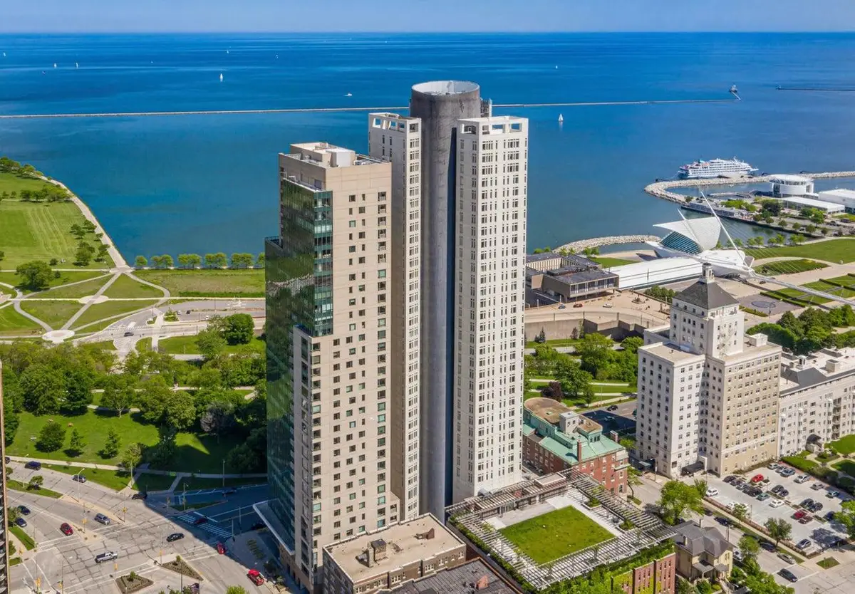 923 E Kilbourn AVENUE #2103, Milwaukee, WI 53202 - #1