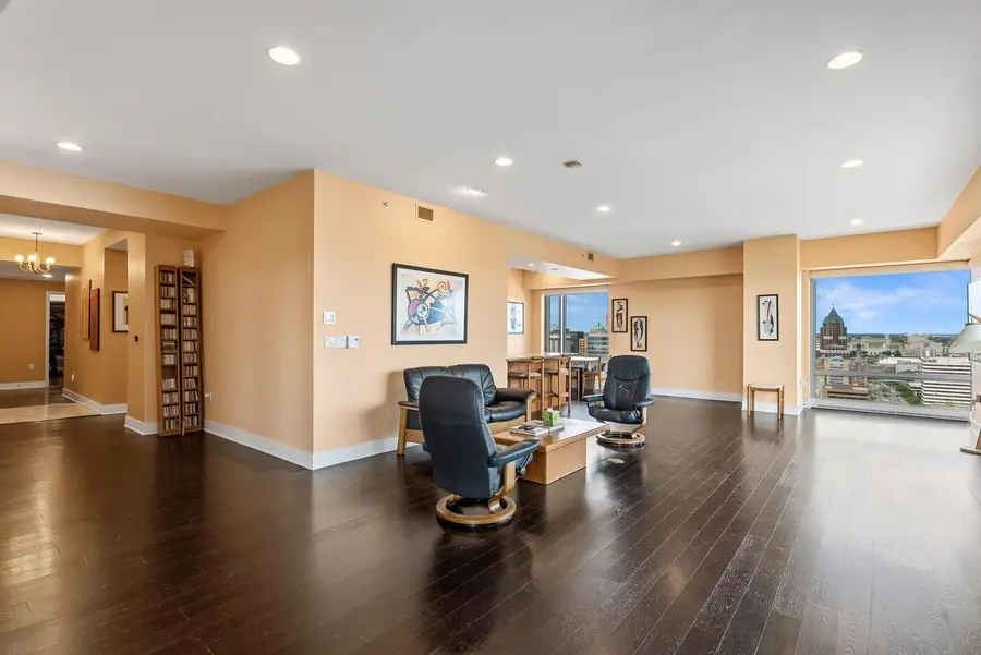 923 E Kilbourn AVENUE #2103, Milwaukee, WI 53202 - #2