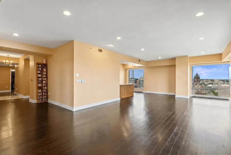 923 E Kilbourn AVENUE #2103, Milwaukee, WI 53202 - #3