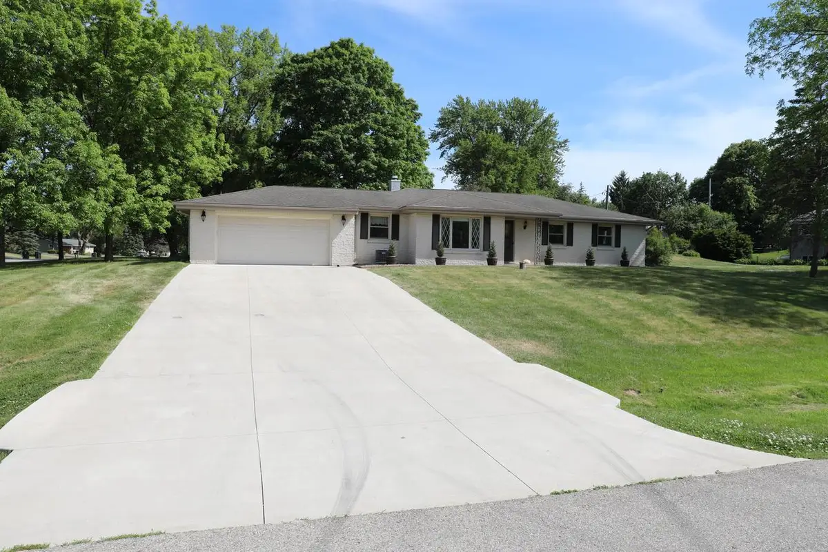 W277S8810 Lakeside DRIVE, Mukwonago, WI 53149 - #1