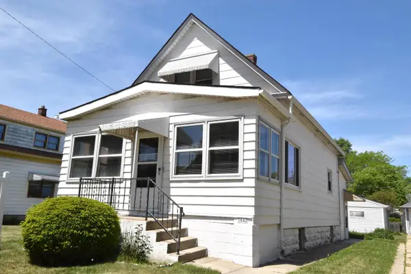 3842 E Layton AVENUE, Cudahy, WI 53110