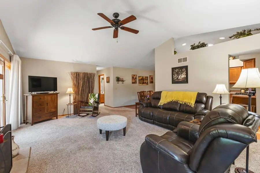 N81W13163 Country Terrace LANE, Menomonee Falls, WI 53051 - #2