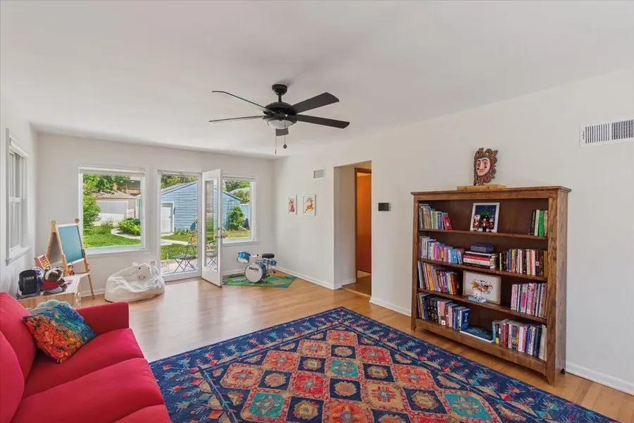 820 E Silver Spring DRIVE, Whitefish Bay, WI 53217 - #3