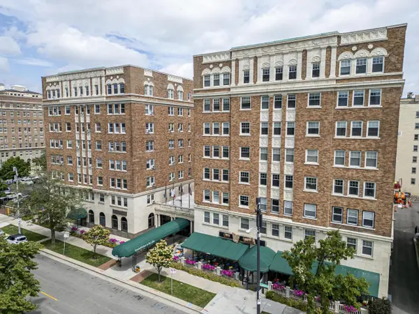 1028 E Juneau AVENUE #825-26, Milwaukee, WI 53202