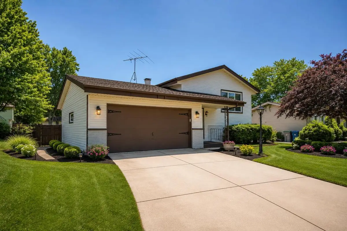 7821 w hustis STREET, Milwaukee, WI 53223 - #1