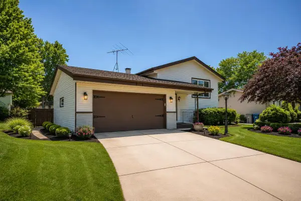 7821 w hustis STREET, Milwaukee, WI 53223