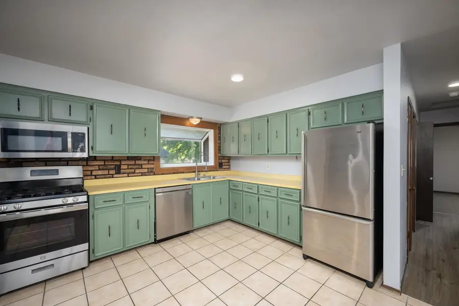 7821 w hustis STREET, Milwaukee, WI 53223 - #2
