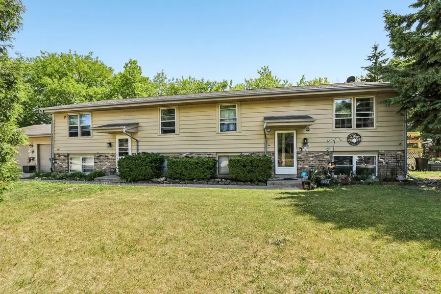 W233N6045 Teakwood COURT #W233N6043, Sussex, WI 53089 - #2