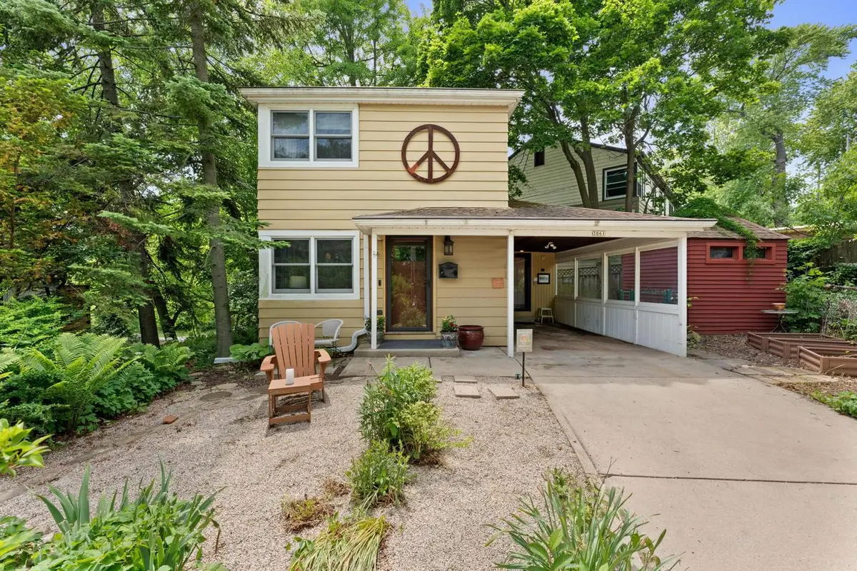 3061 N Gordon CIRCLE, Milwaukee, WI 53212 - #1