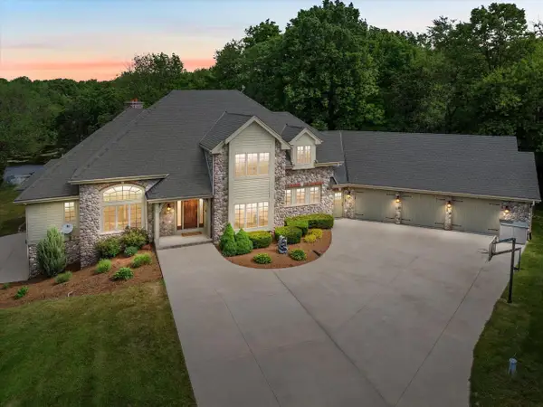 N69W34498 Oconomowoc ROAD, Oconomowoc, WI 53066