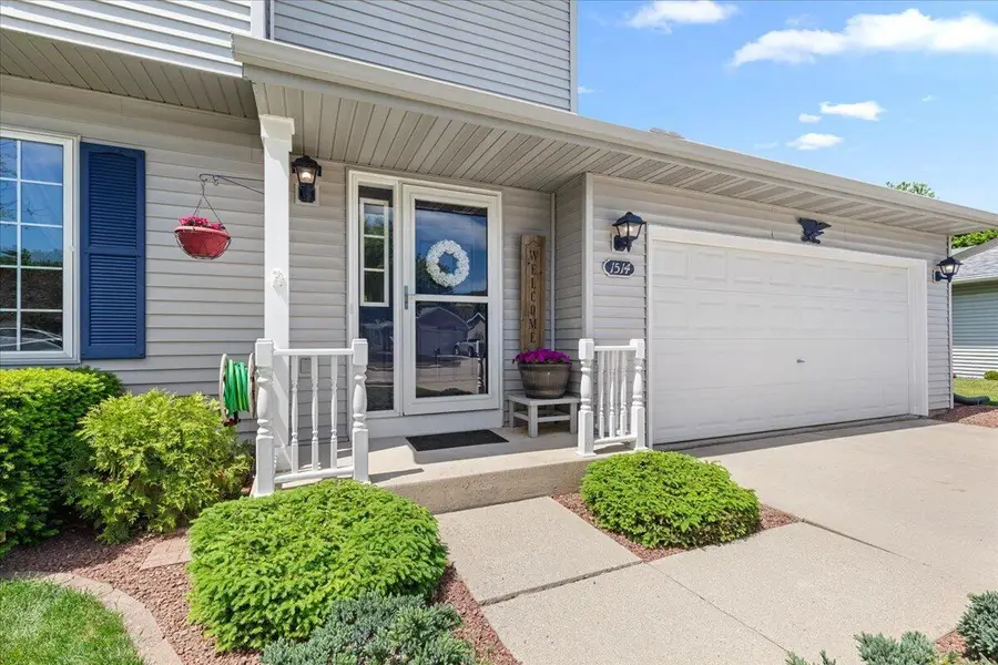 1514 Ravine Forest DRIVE, West Bend, WI 53090 - #2