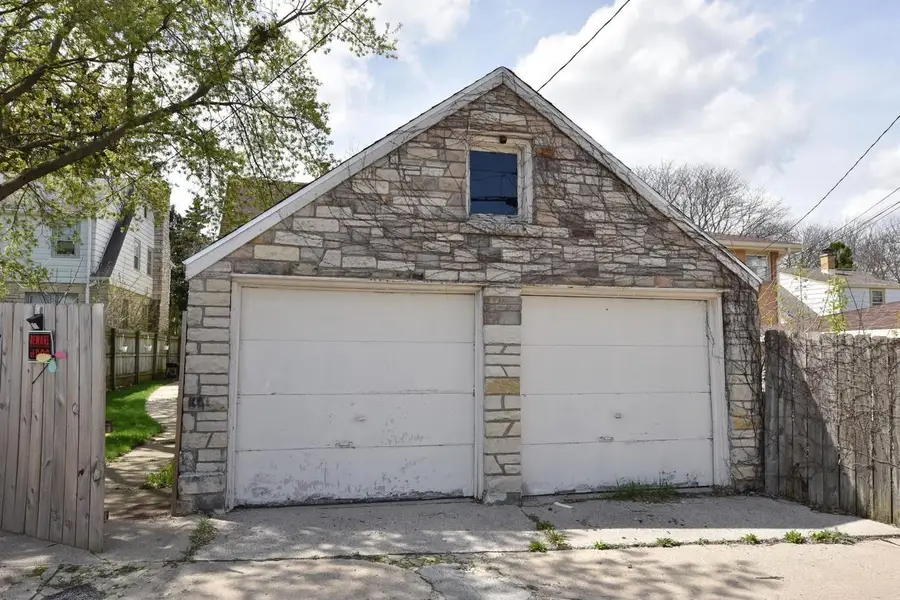 6502 W Medford AVENUE, Milwaukee, WI 53218 - #2