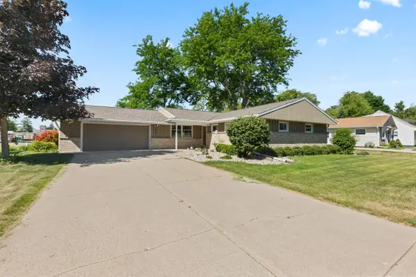 445 E Harvard STREET, Oconomowoc, WI 53066