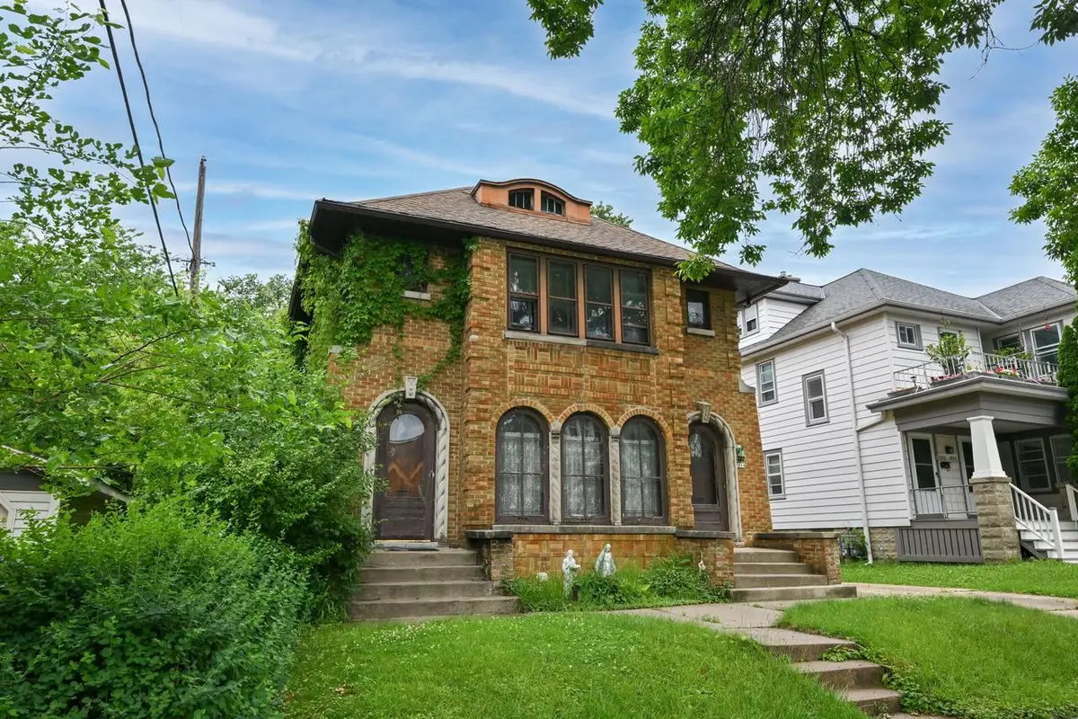 2012 E Newton AVENUE #2014, Shorewood, WI 53211 - #1