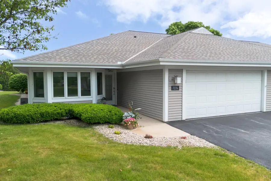 7224 W Mequon Square DRIVE #7224, Mequon, WI 53092 - #2
