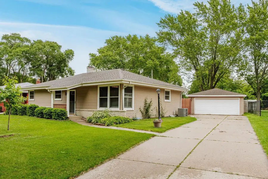 3739 W Parnell AVENUE, Milwaukee, WI 53221 - #2