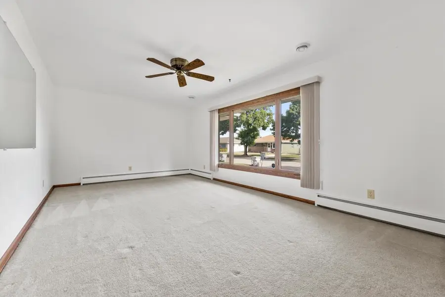 7701 W Warnimont AVENUE, Milwaukee, WI 53220 - #3